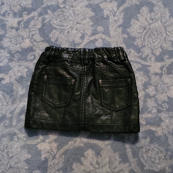 Leather like mini skirt - Picture 2 of 2